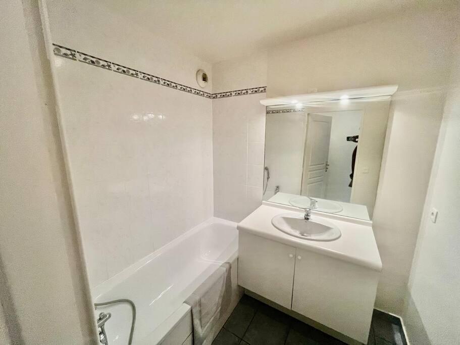 Apartamento Le Sept Avec Parking, Transfert Vaires-sur-Marne Exterior foto