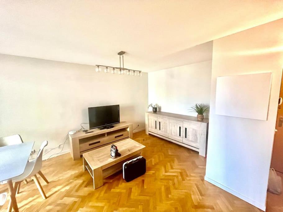 Apartamento Le Sept Avec Parking, Transfert Vaires-sur-Marne Exterior foto